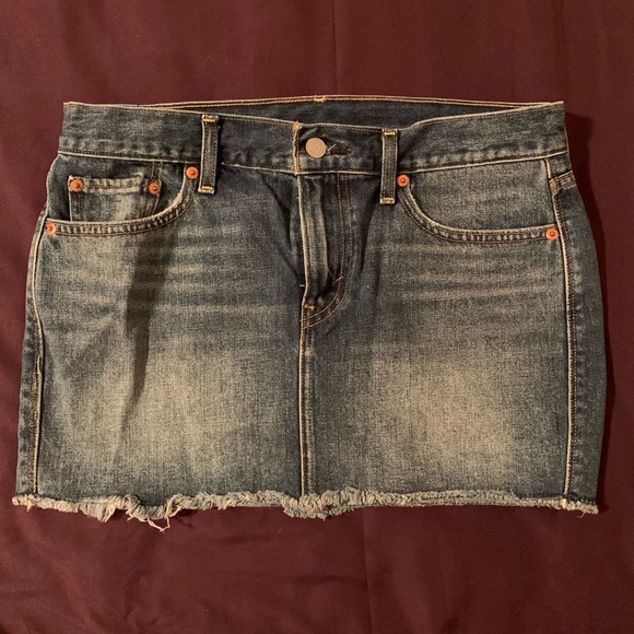 Levi’s Mini Skirt - Picture 1 of 4
